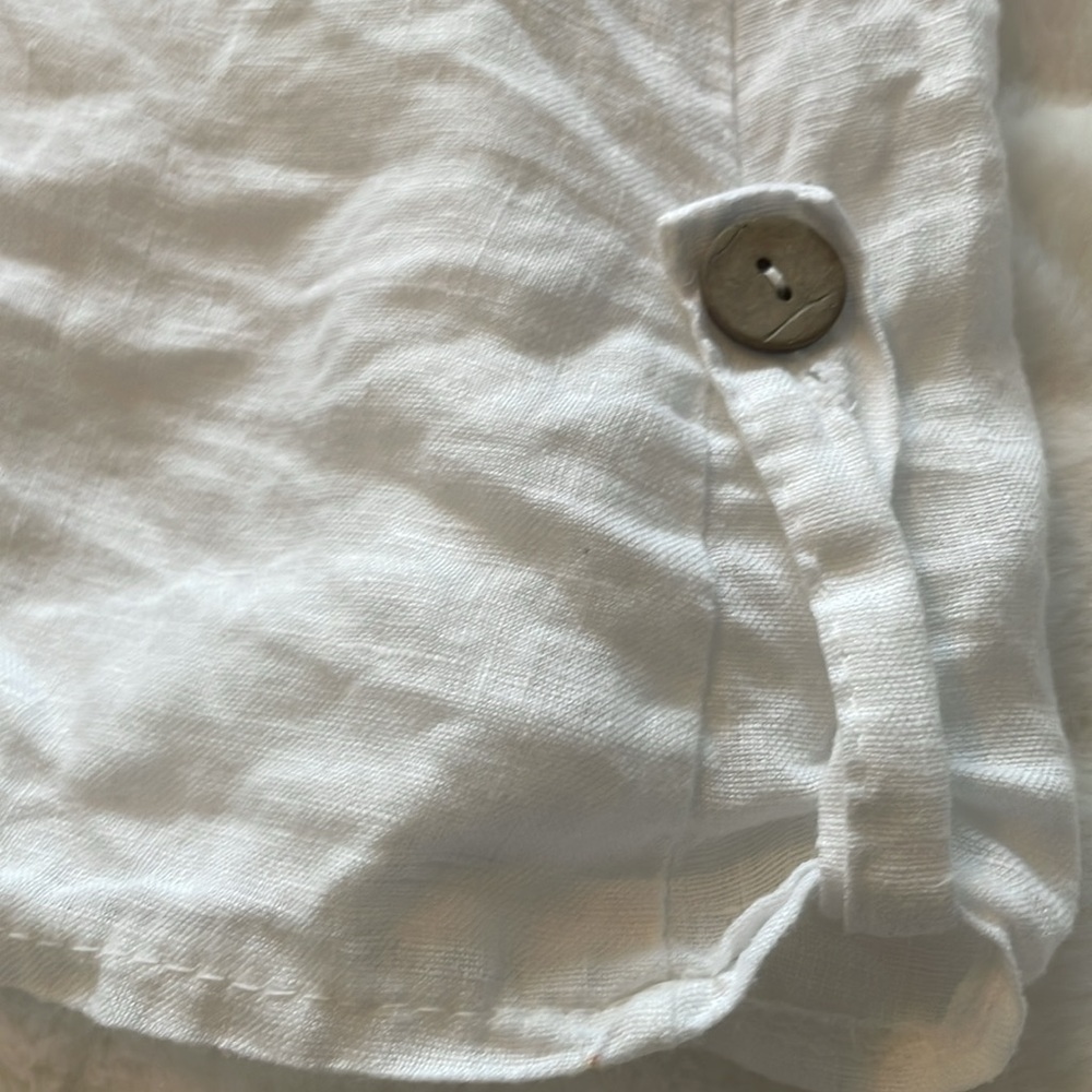 Linen blouse, tunic style,  in white with contrast buttons. approx size large - Picture 6 of 11